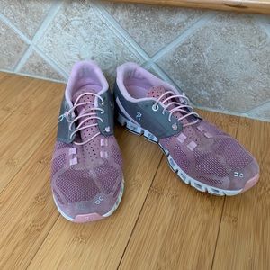 ON CLOUD LIGHTWEIGHT ATHLETIC RUNNING SHOES